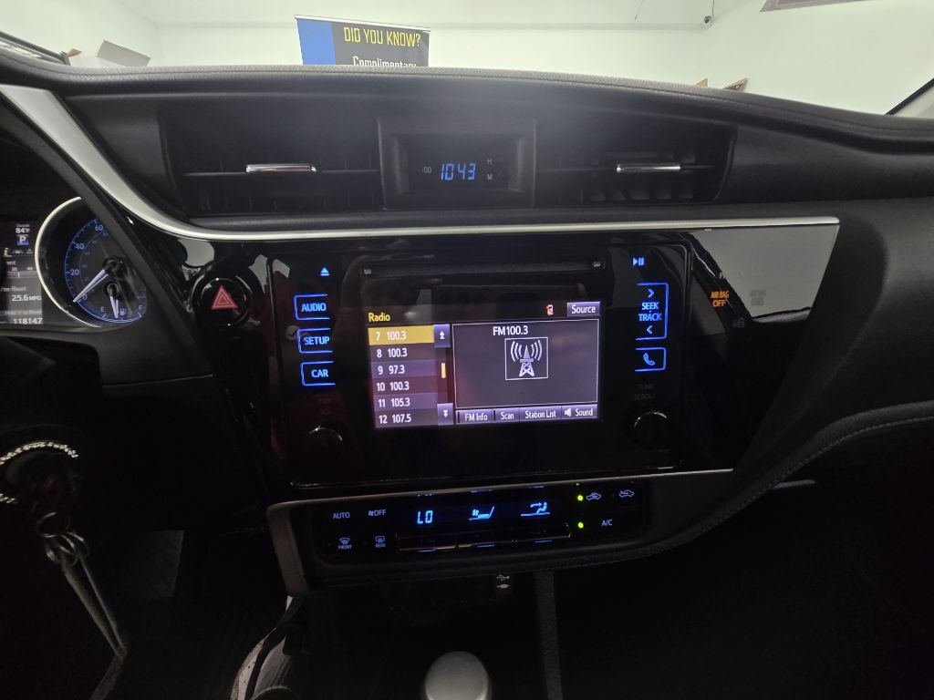 2017 Toyota Corolla LE photo 18