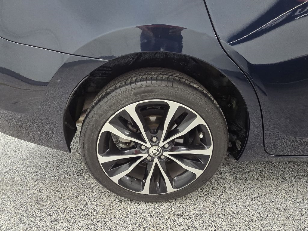 2017 Toyota Corolla LE photo 23