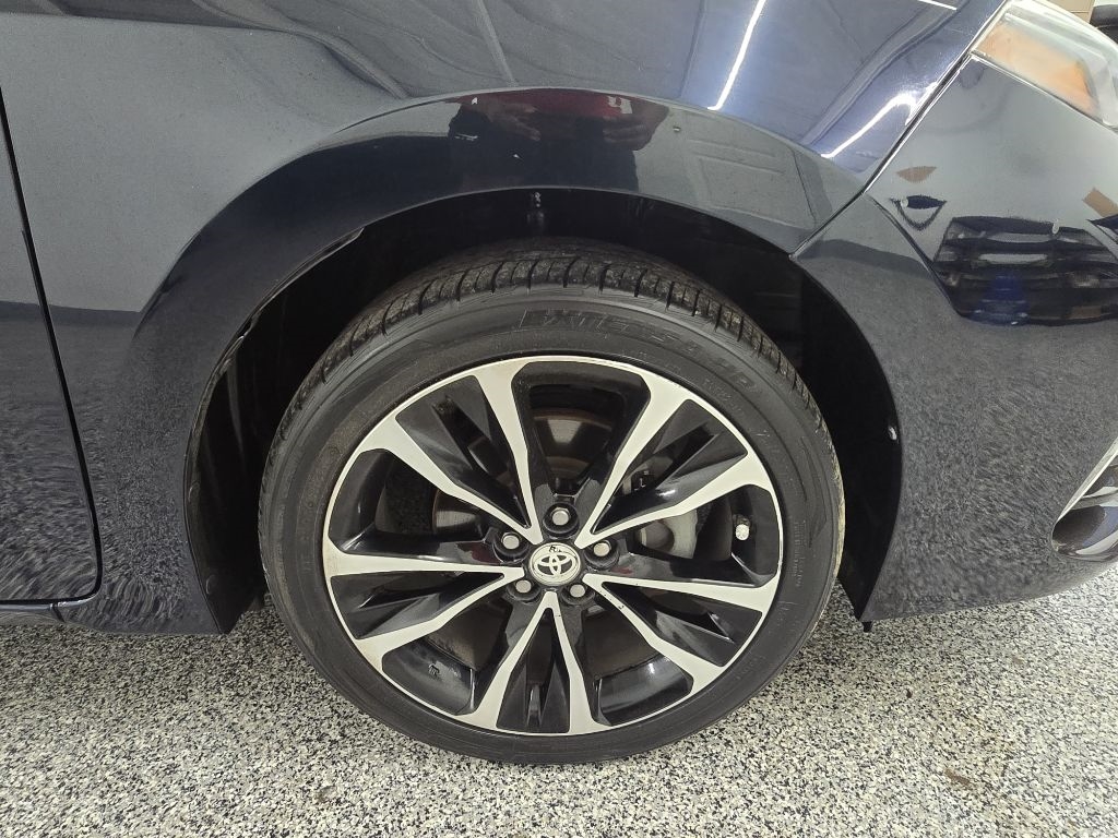 2017 Toyota Corolla LE photo 24