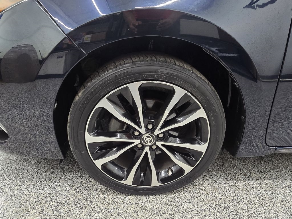 2017 Toyota Corolla LE photo 25