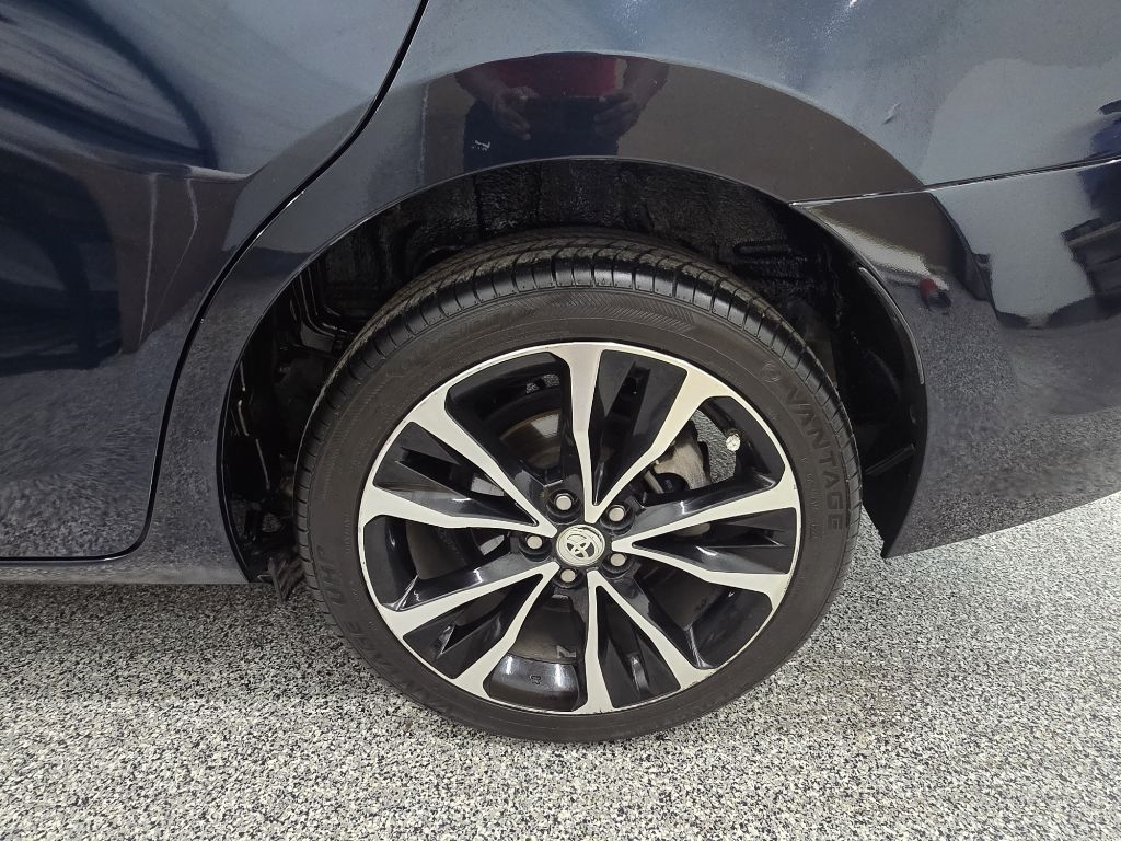 2017 Toyota Corolla LE photo 26