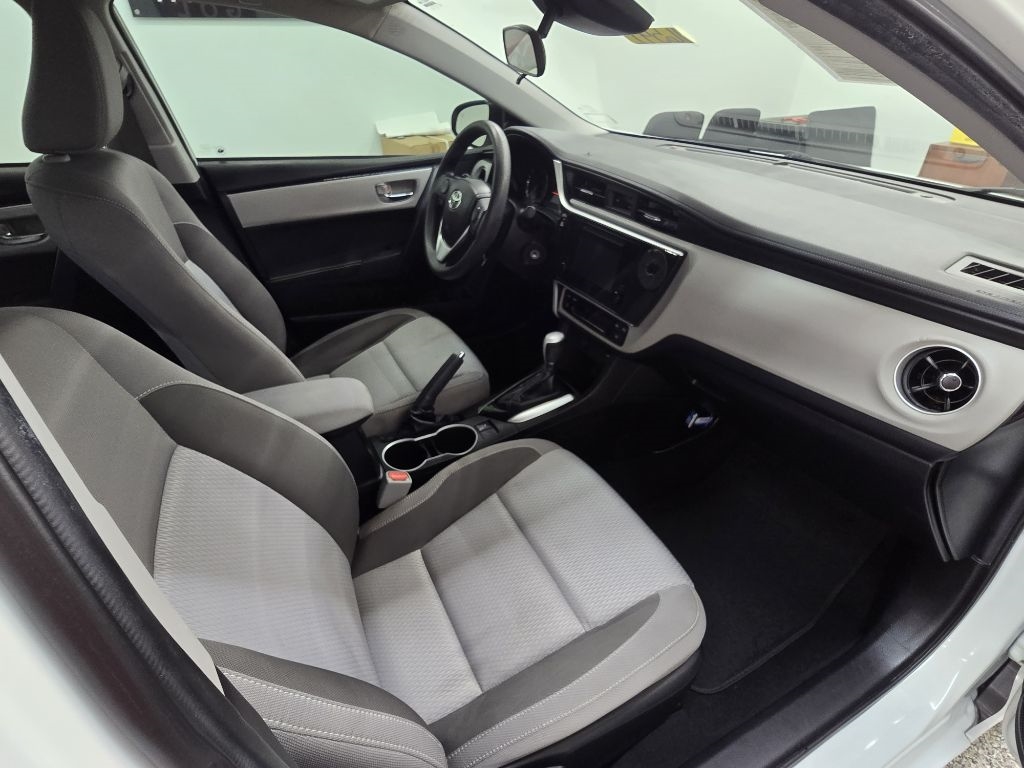 2019 Toyota Corolla XLE XSE photo 14