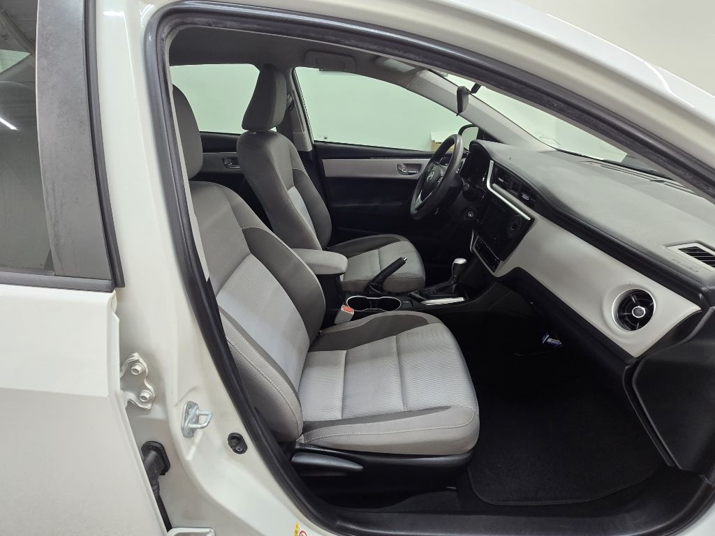 2019 Toyota Corolla XLE XSE photo 15