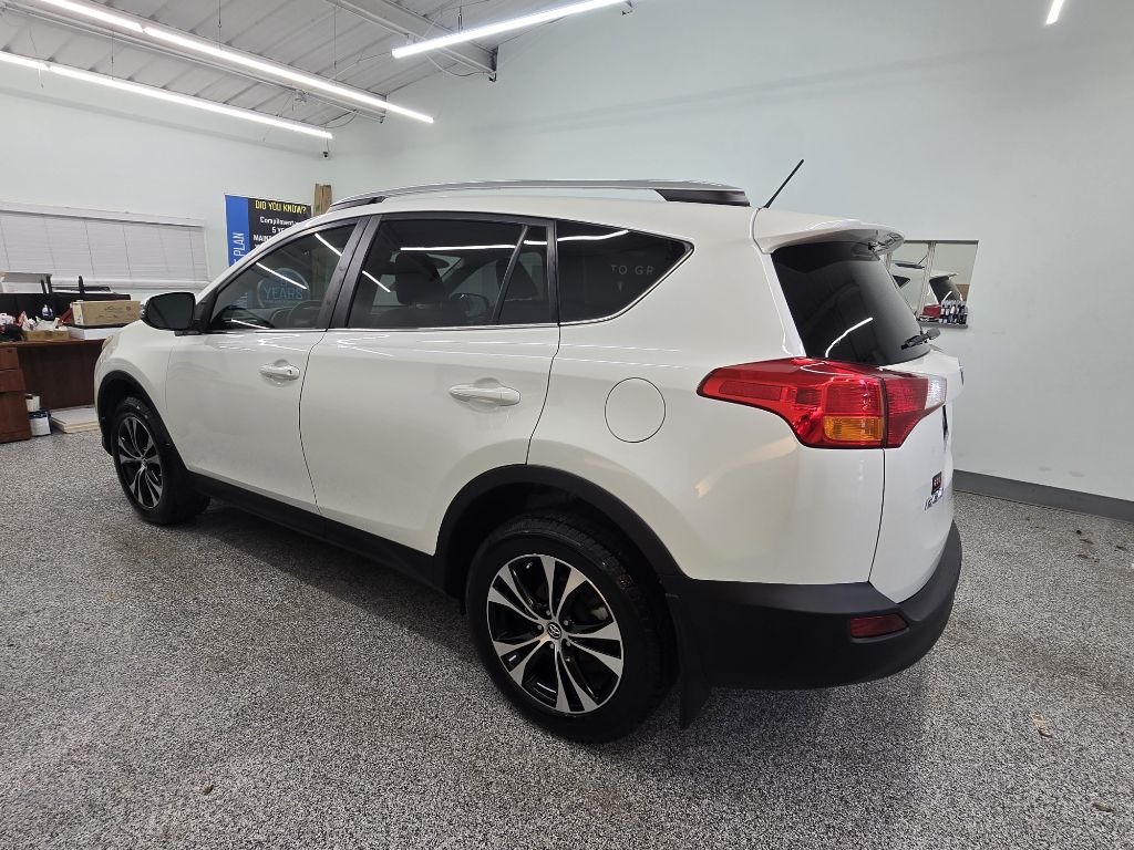 2015 Toyota RAV4 Limited photo 3