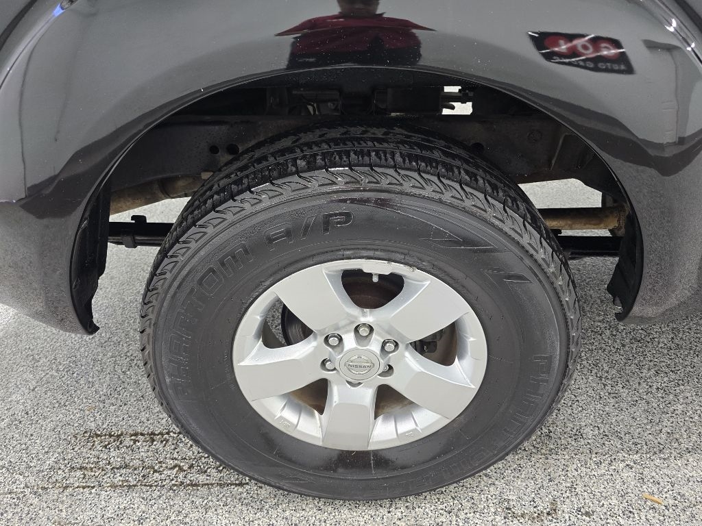 Nissan Frontier LE Crew Cab 2WD 2009