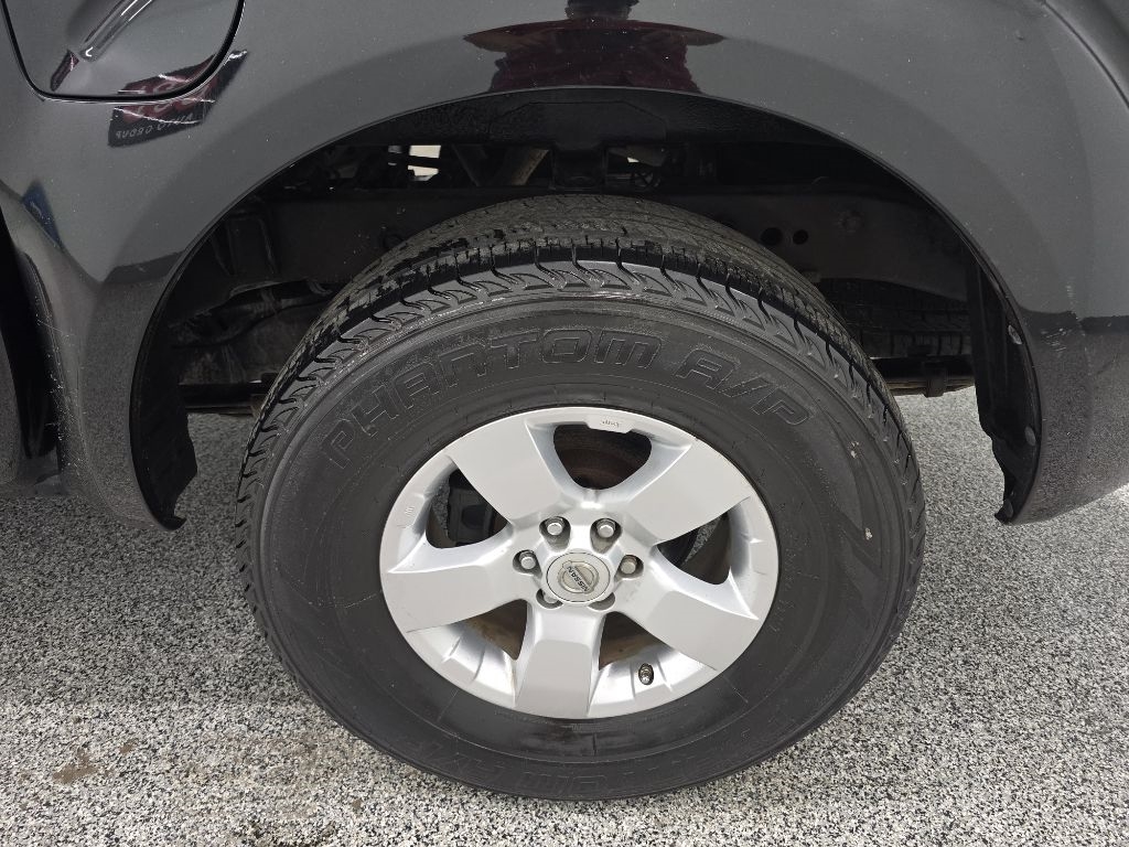 Nissan Frontier LE Crew Cab 2WD 2009