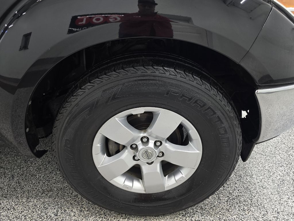 Nissan Frontier LE Crew Cab 2WD 2009