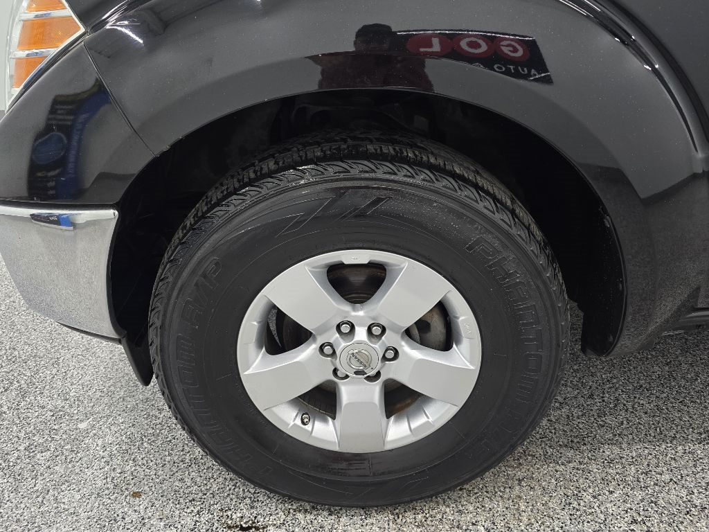 Nissan Frontier LE Crew Cab 2WD 2009