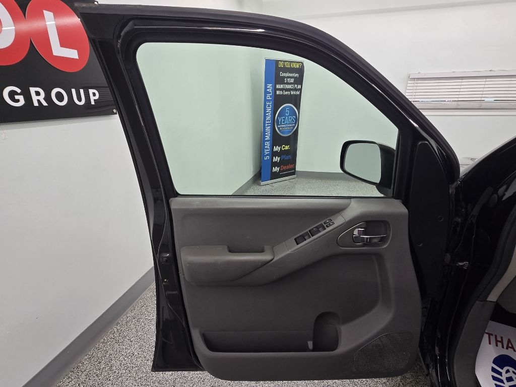 Nissan Frontier LE Crew Cab 2WD 2009