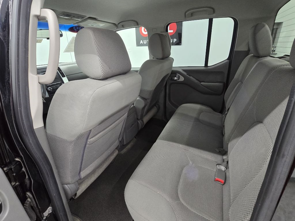 Nissan Frontier LE Crew Cab 2WD 2009