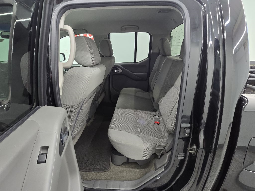 Nissan Frontier LE Crew Cab 2WD 2009