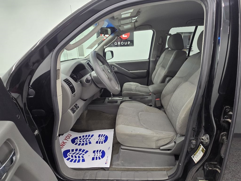 Nissan Frontier LE Crew Cab 2WD 2009