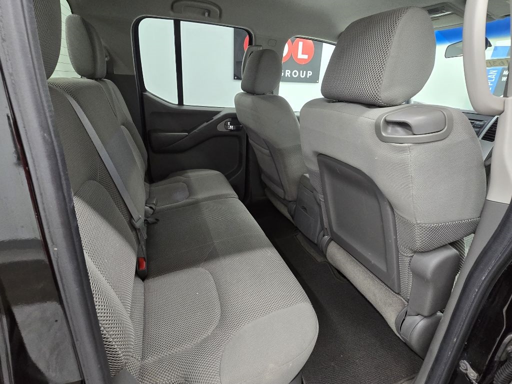 Nissan Frontier LE Crew Cab 2WD 2009