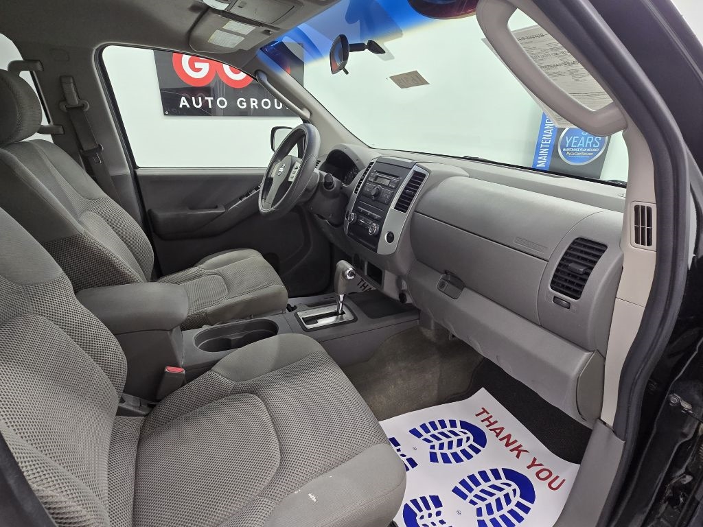 Nissan Frontier LE Crew Cab 2WD 2009