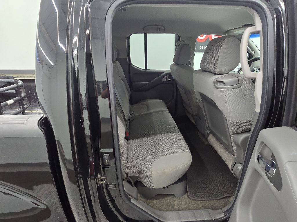 Nissan Frontier LE Crew Cab 2WD 2009