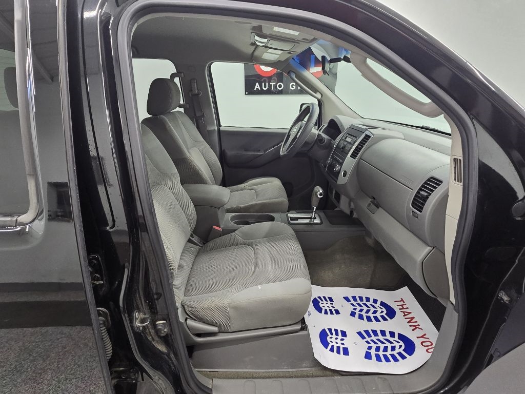 Nissan Frontier LE Crew Cab 2WD 2009