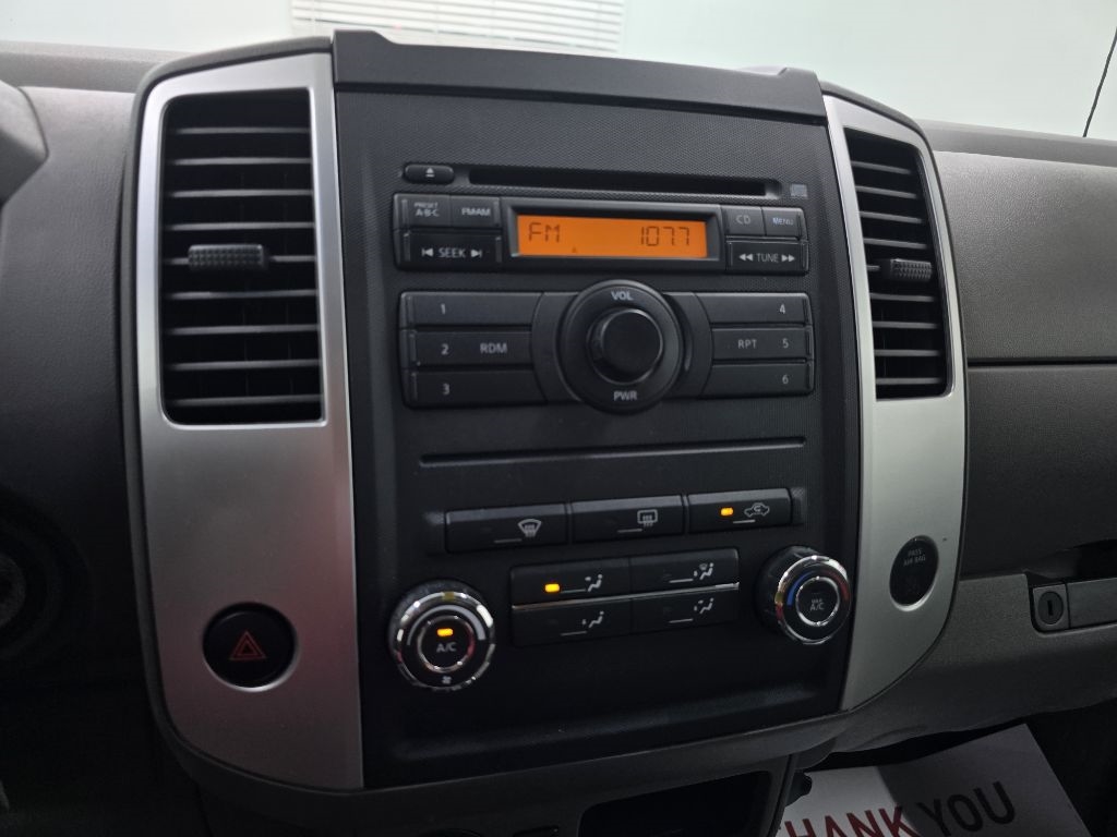 Nissan Frontier LE Crew Cab 2WD 2009