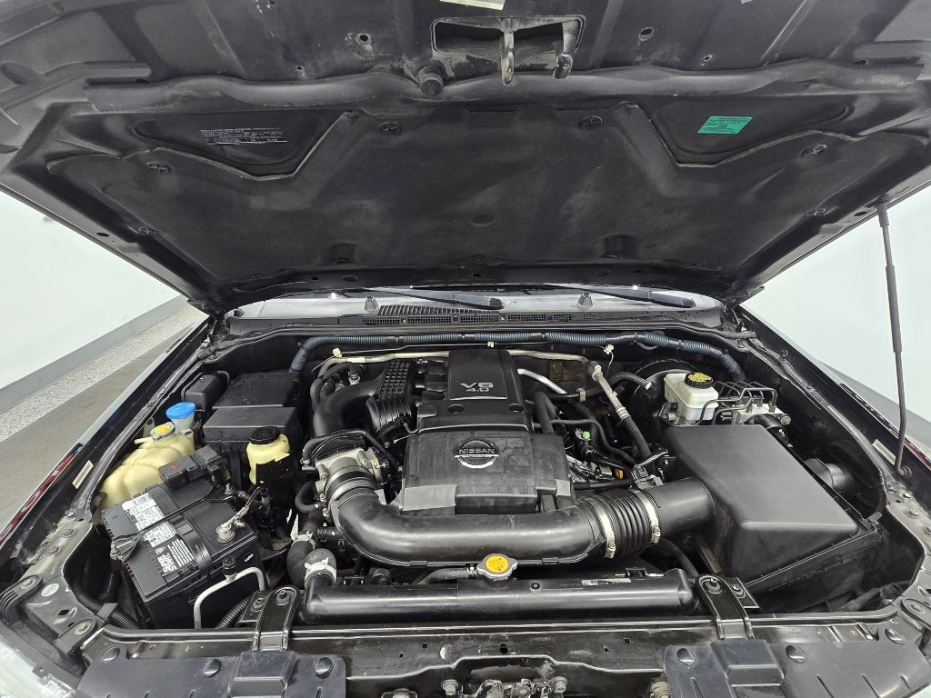 Nissan Frontier LE Crew Cab 2WD 2009