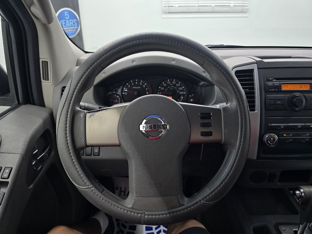 Nissan Frontier LE Crew Cab 2WD 2009