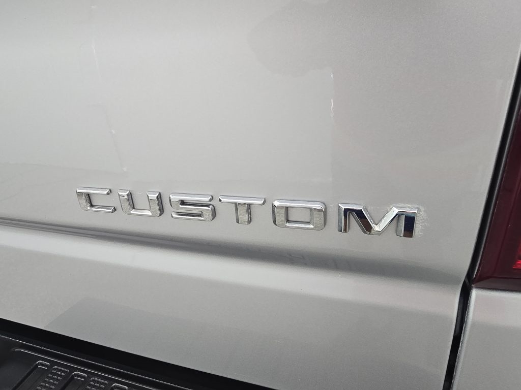 Chevrolet Silverado 1500 Custom Crew Cab 2WD 2022