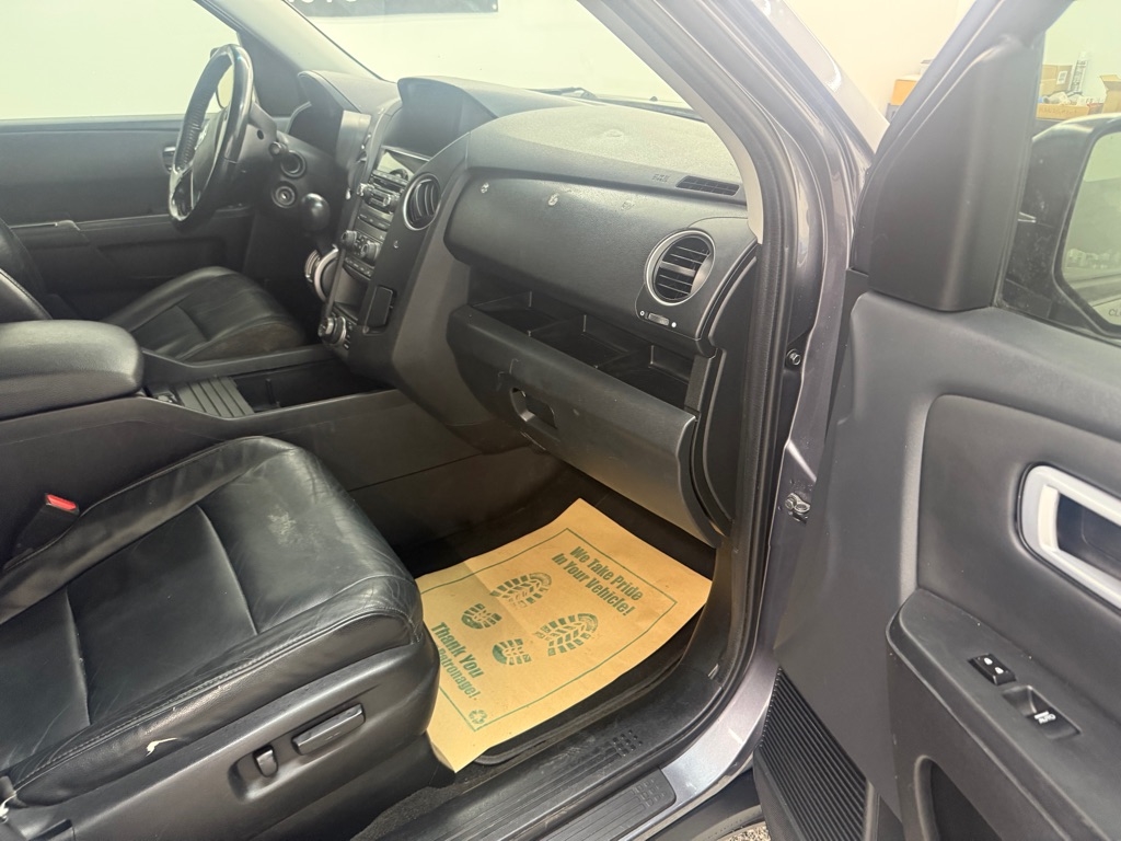 Honda Pilot EX-L 2WD 5-Spd AT with Navigation 2014 Honda Pilot EX-L 2WD 5-Spd AT with Navigation 2014