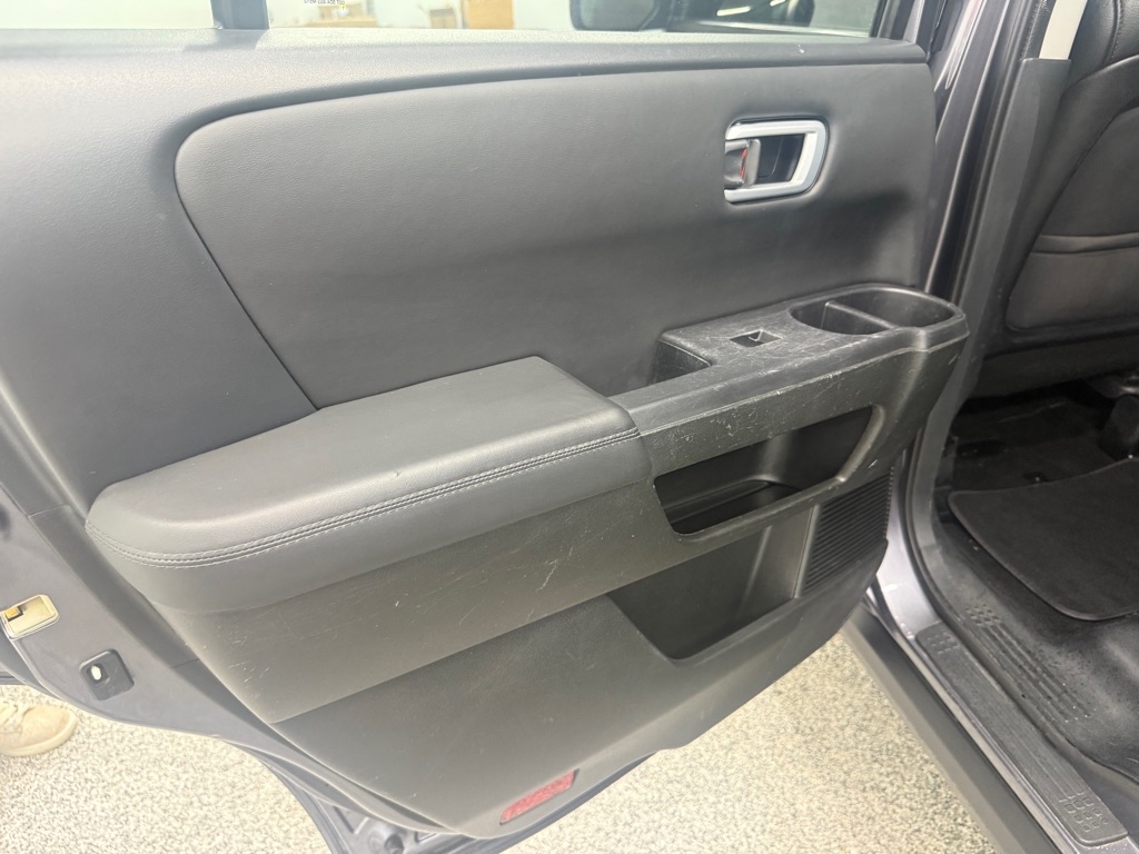 Honda Pilot EX-L 2WD 5-Spd AT with Navigation 2014 Honda Pilot EX-L 2WD 5-Spd AT with Navigation 2014