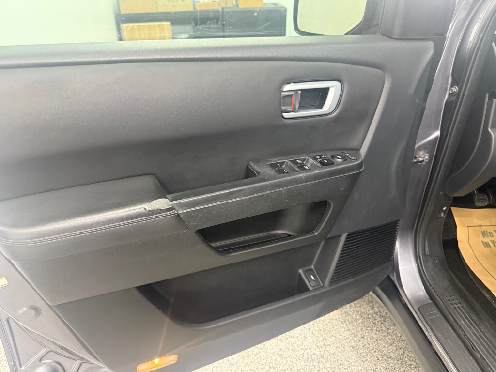 Honda Pilot EX-L 2WD 5-Spd AT with Navigation 2014 Honda Pilot EX-L 2WD 5-Spd AT with Navigation 2014