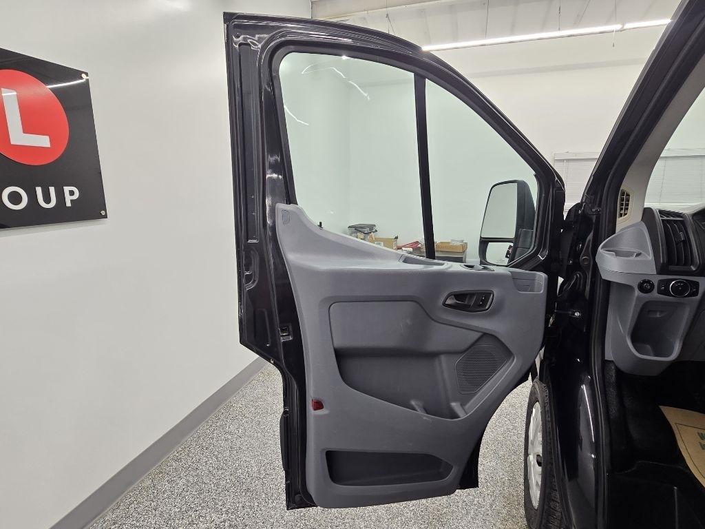 Ford Transit 150 Van Low Roof w/Sliding Pass. 130-in. WB 2015