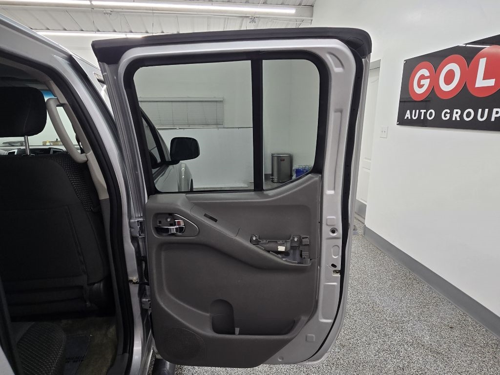 Nissan Frontier S Crew Cab 5AT 2WD 2017