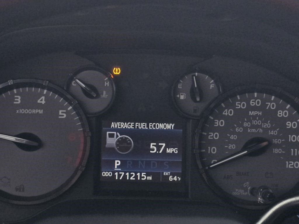 Toyota Tundra SR5 4.6L V8 Double Cab 2WD 2017