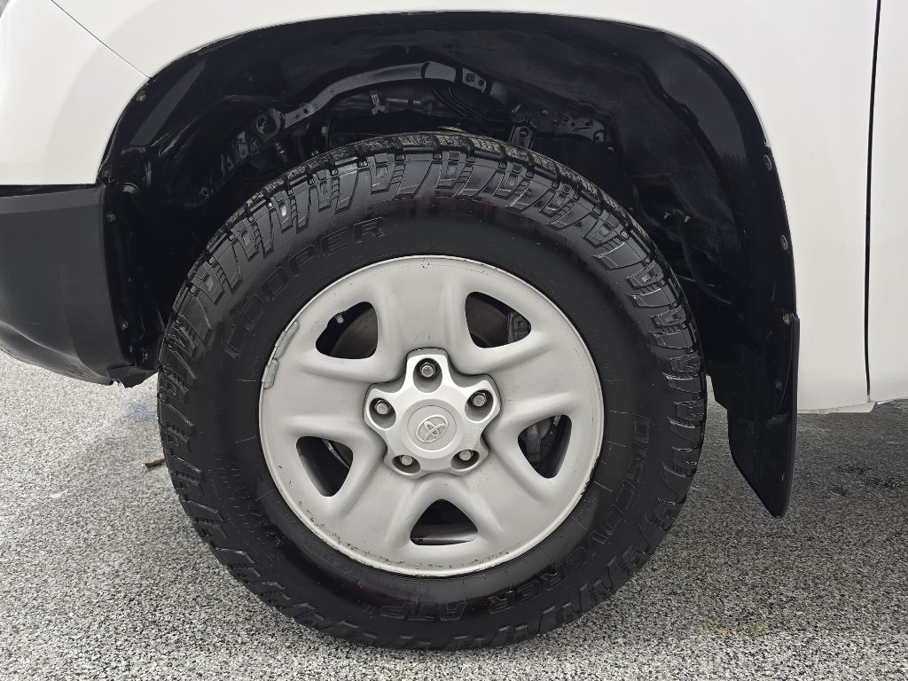 Toyota Tundra SR5 4.6L V8 Double Cab 2WD 2017