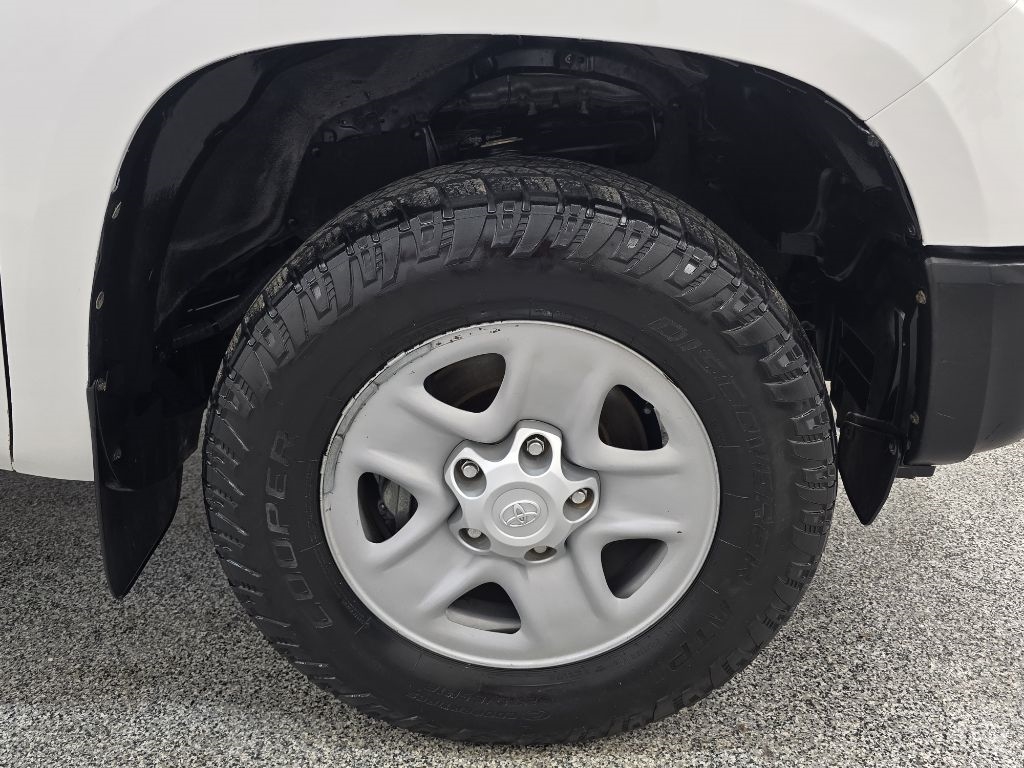 Toyota Tundra SR5 4.6L V8 Double Cab 2WD 2017