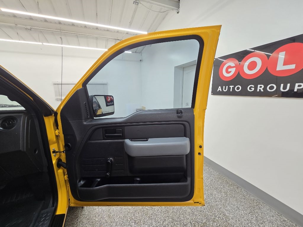 Ford F-150 XLT 8-ft. Bed 2WD 2012