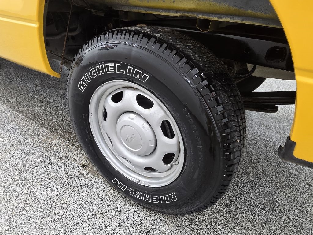 Ford F-150 XLT 8-ft. Bed 2WD 2012