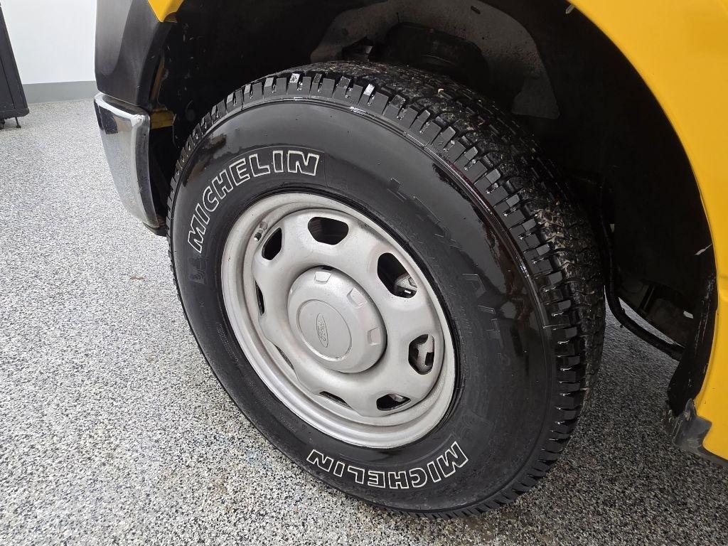 Ford F-150 XLT 8-ft. Bed 2WD 2012