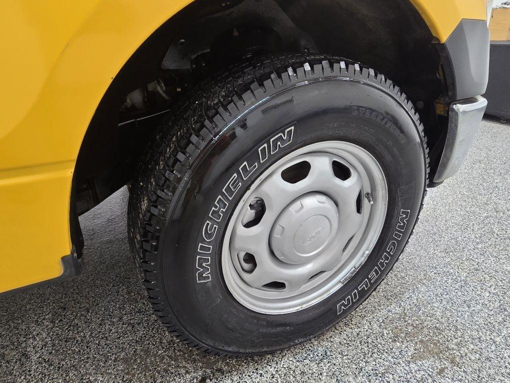 Ford F-150 XLT 8-ft. Bed 2WD 2012