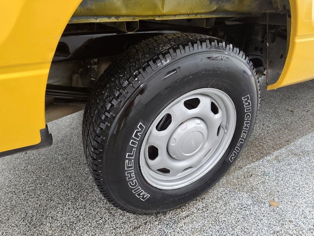 Ford F-150 XLT 8-ft. Bed 2WD 2012