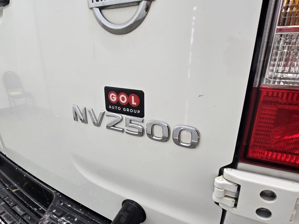 Nissan NV Cargo 2500 HD SV V6 2017