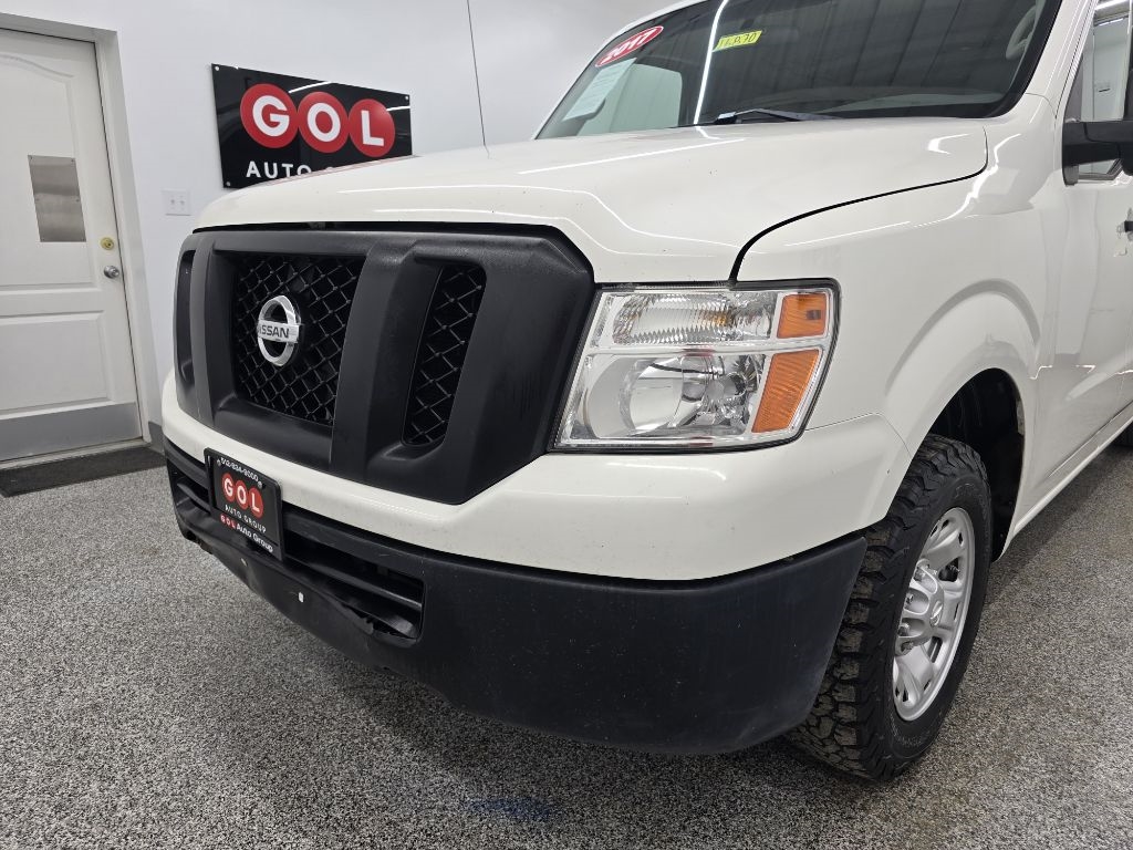 Nissan NV Cargo 2500 HD SV V6 2017