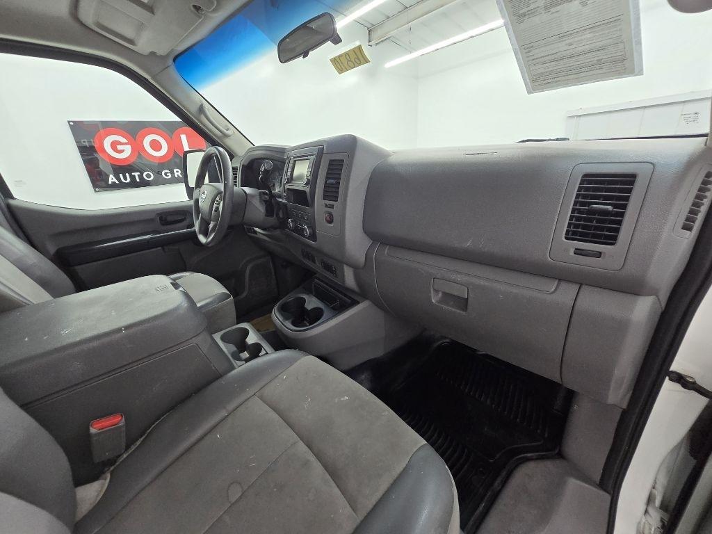 Nissan NV Cargo 2500 HD SV V6 2017