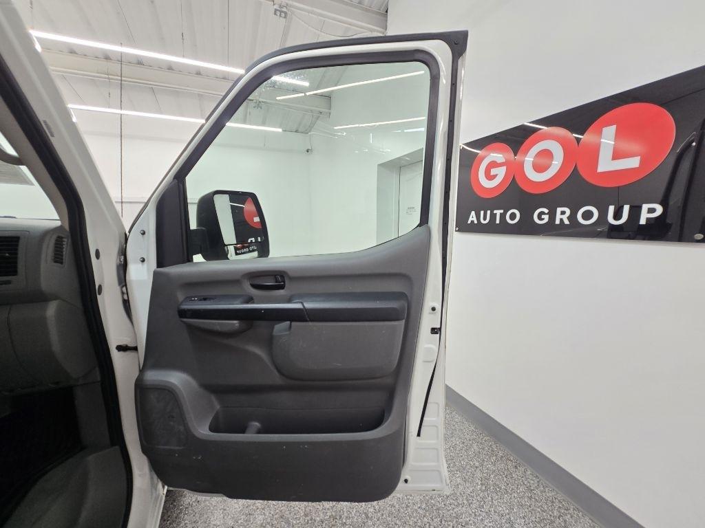 Nissan NV Cargo 2500 HD SV V6 2017