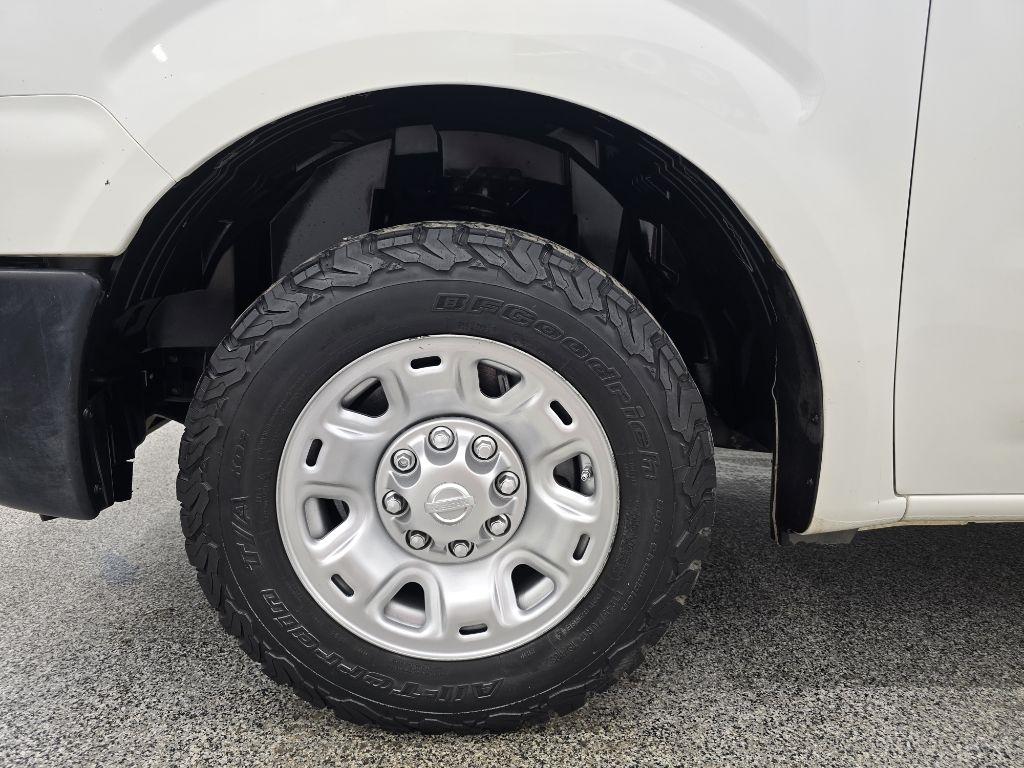 Nissan NV Cargo 2500 HD SV V6 2017