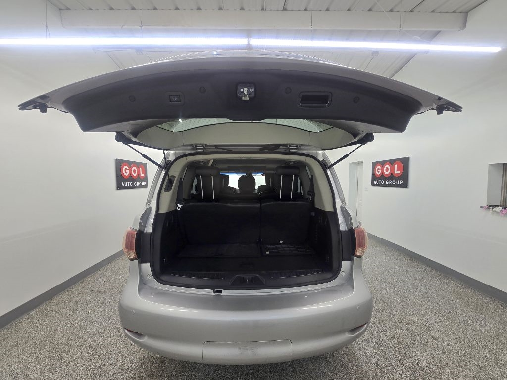 Infiniti QX56 2WD 2011