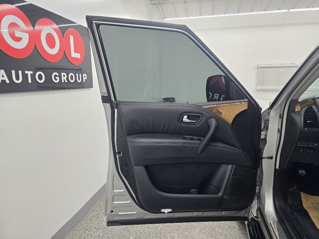 Infiniti QX56 2WD 2011