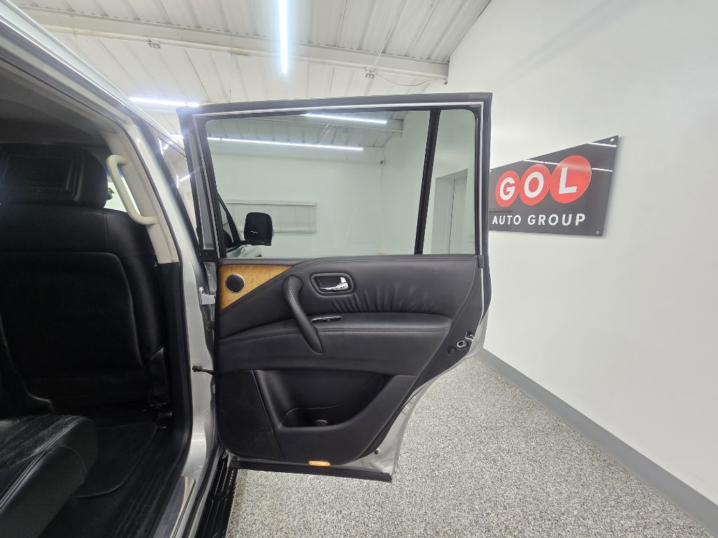 Infiniti QX56 2WD 2011