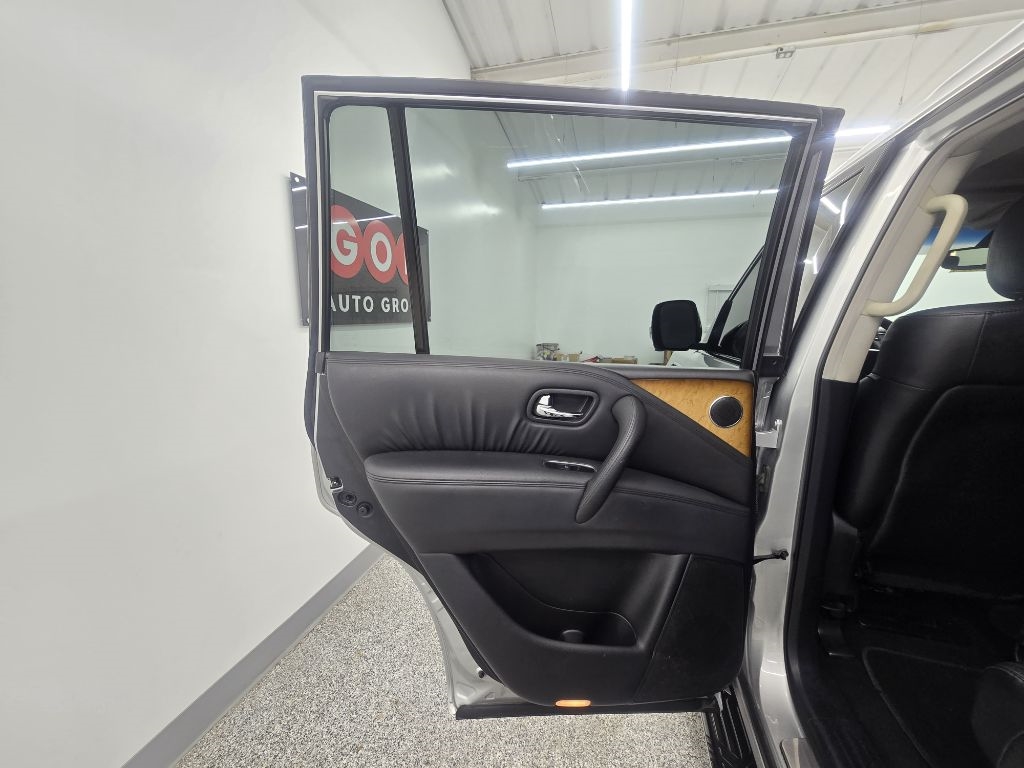 Infiniti QX56 2WD 2011