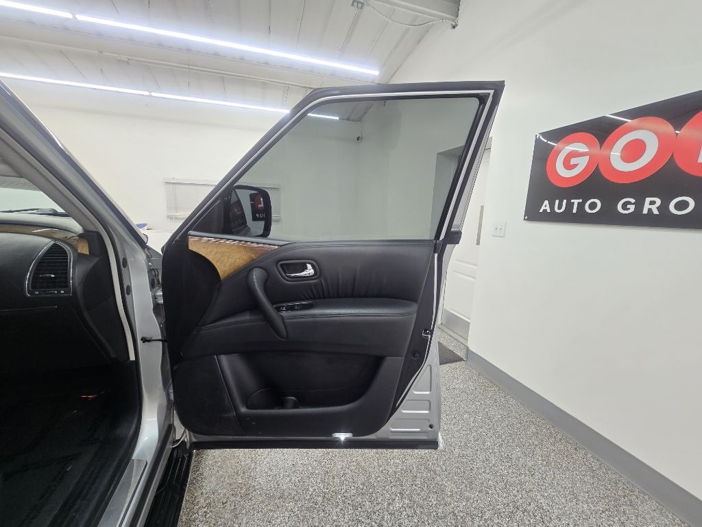 Infiniti QX56 2WD 2011