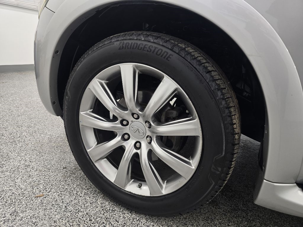 Infiniti QX56 2WD 2011