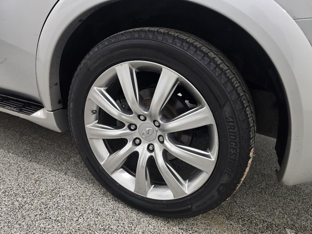 Infiniti QX56 2WD 2011