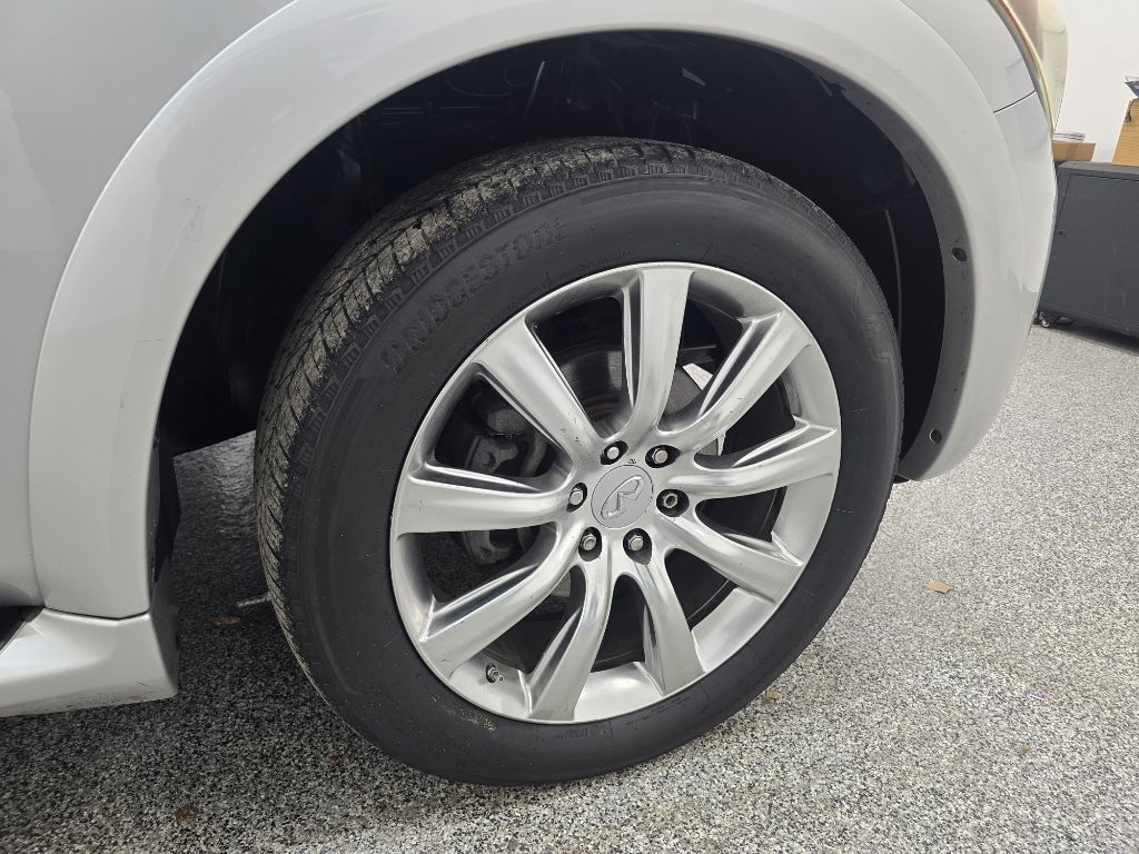 Infiniti QX56 2WD 2011